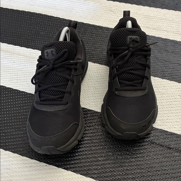 Under Armour charged Men's Black Athletic Sneakers 10 - Picture 2 of 6